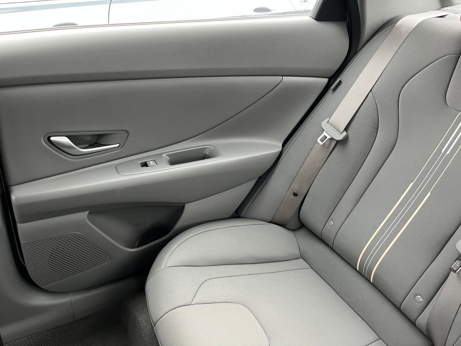 Used 2025 Hyundai Elantra SEL image 39