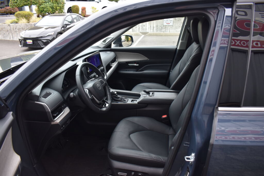 Certified 2024 Toyota Grand Highlander AWD image 18