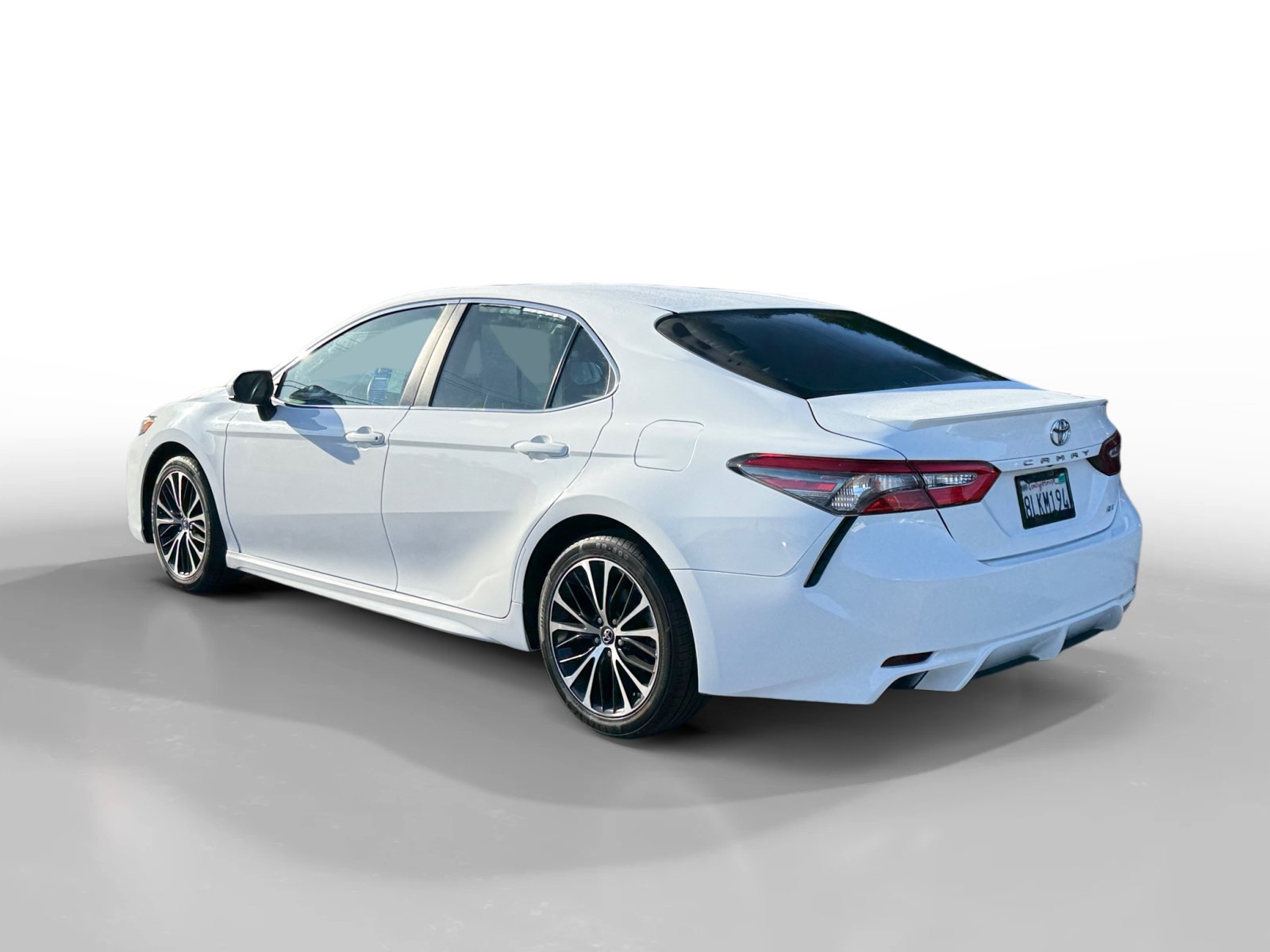 Used 2018 Toyota Camry SE FWD image 3