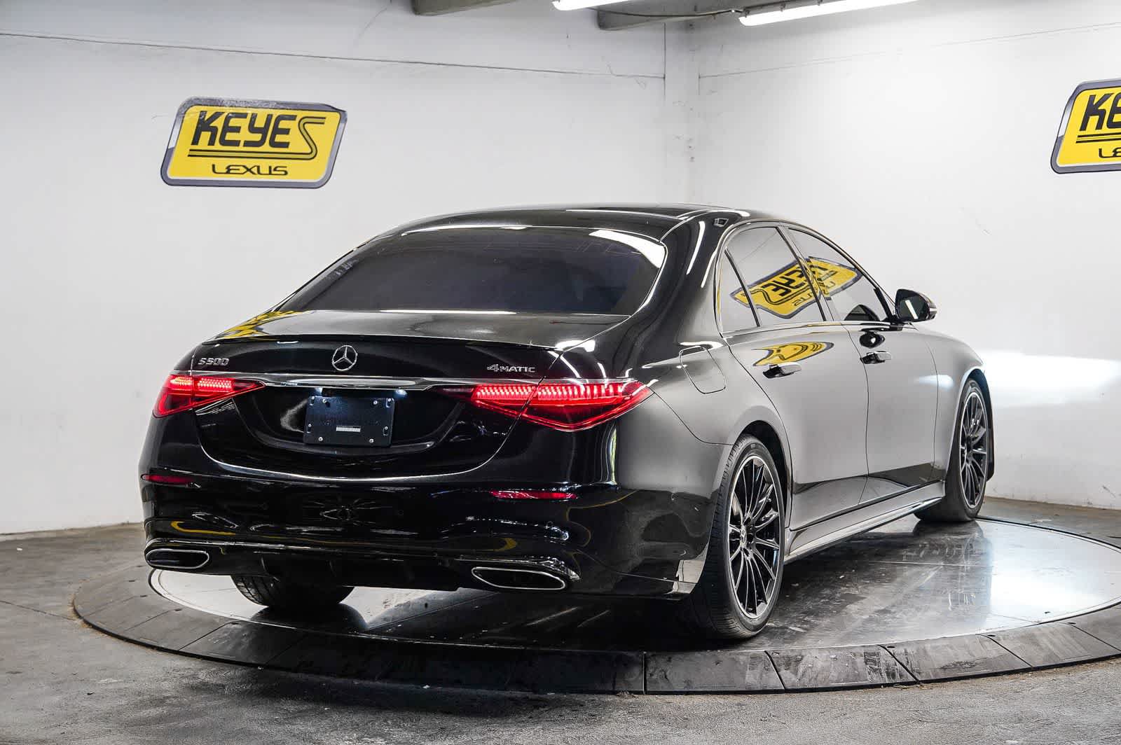 Used 2023 Mercedes-Benz S 500 4MATIC w/ AMG Line image 4