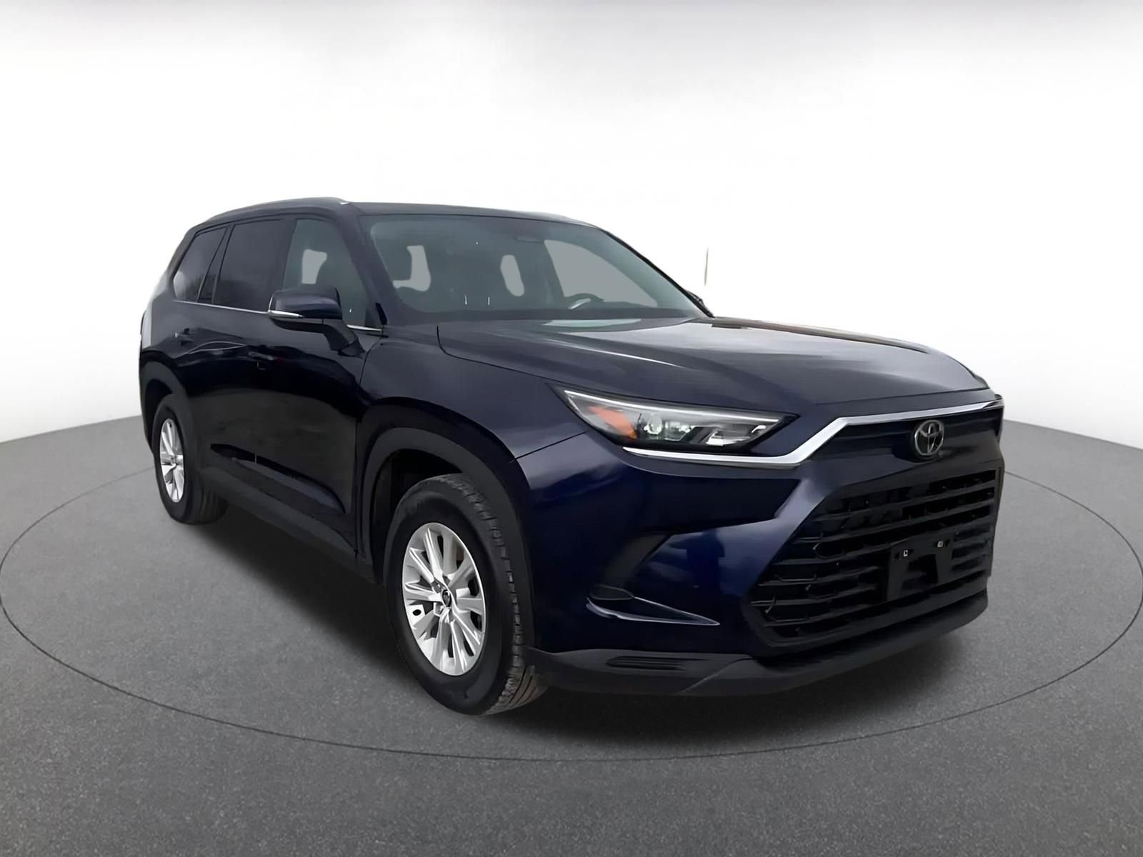 Used 2025 Toyota Grand Highlander FWD image 3