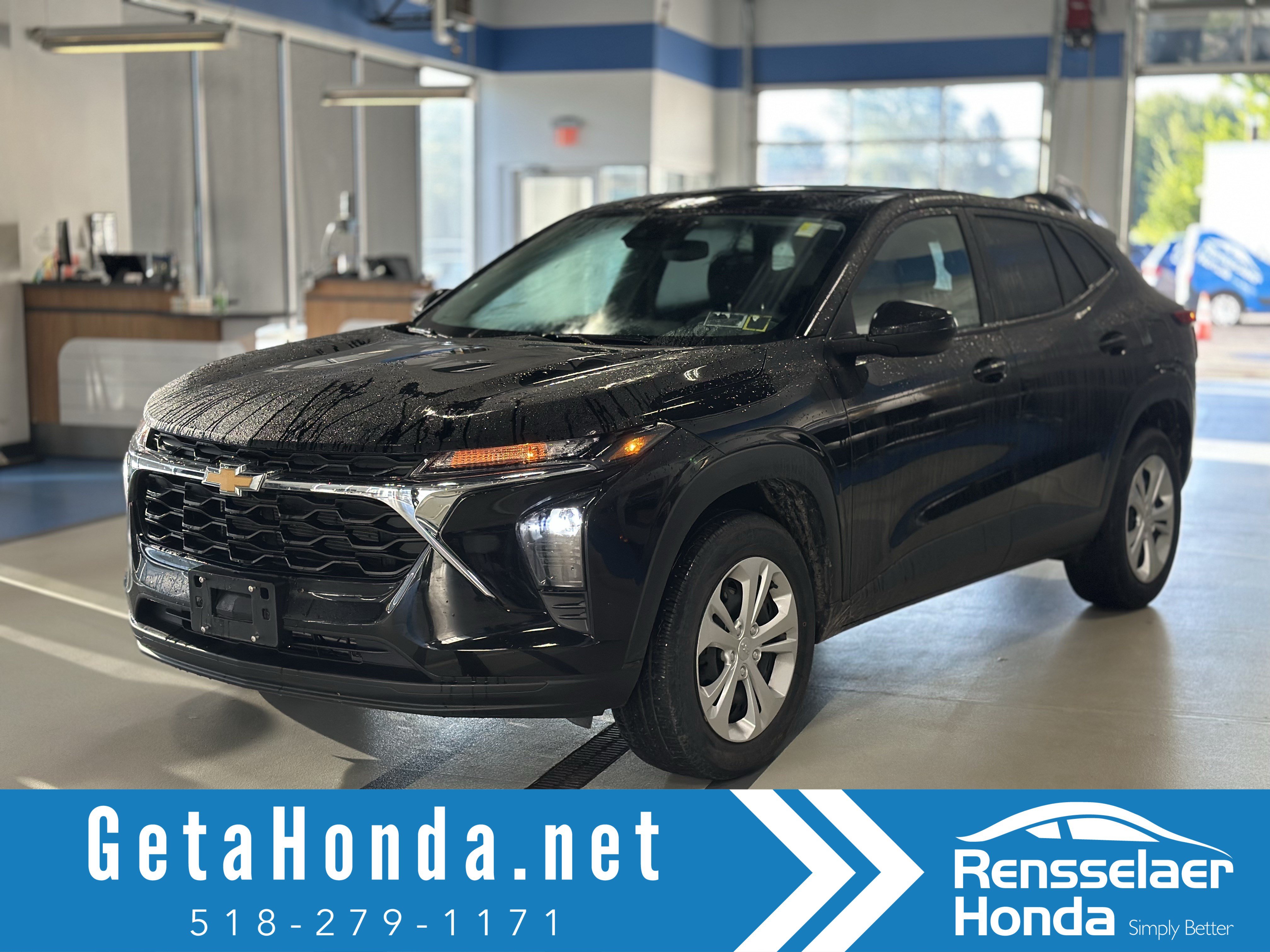 Used 2024 Chevrolet Trax LS FWD image 1
