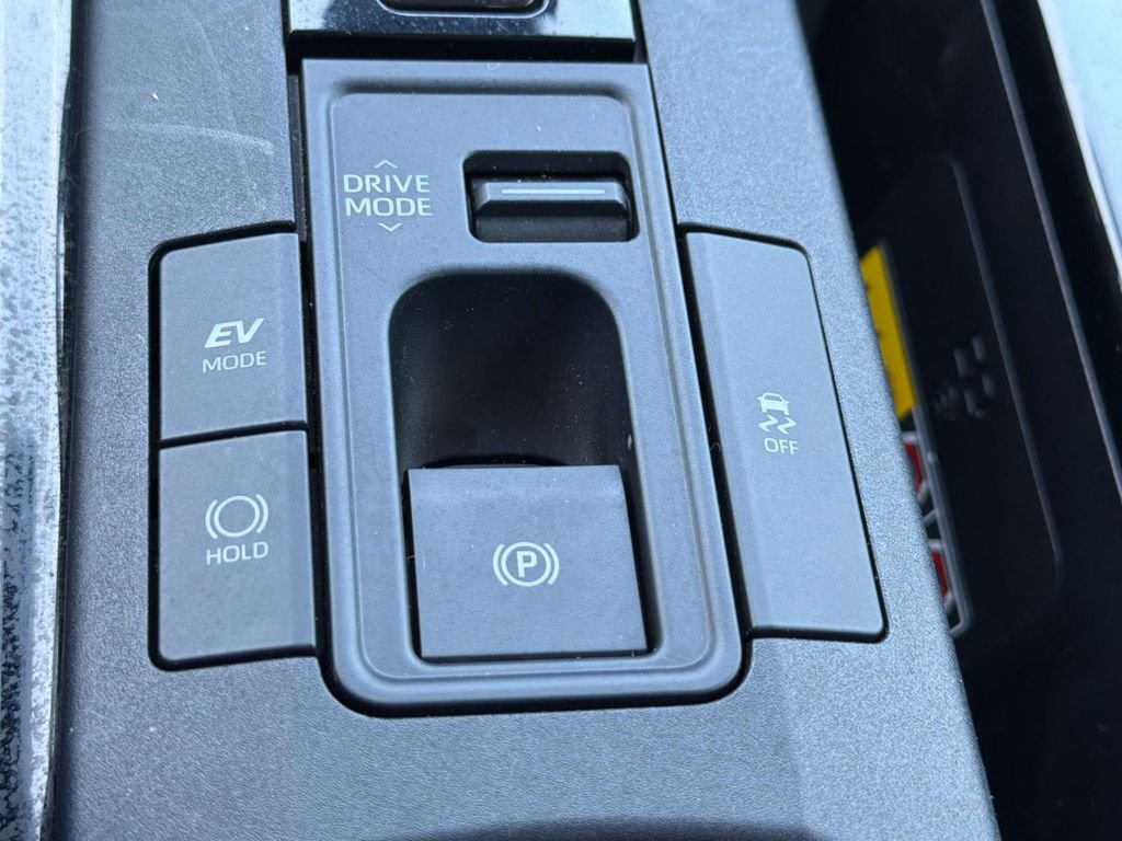 Used 2025 Toyota Prius XLE image 20