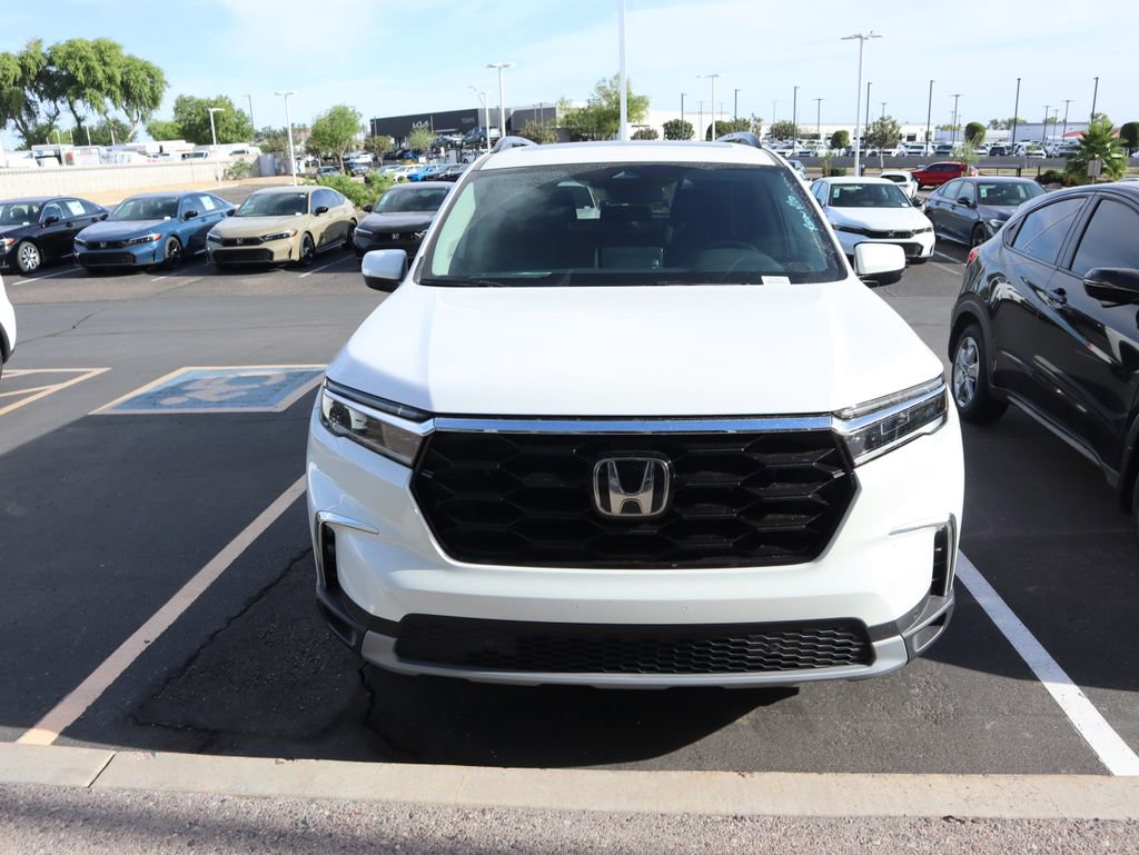 Certified 2024 Honda Pilot Touring image 2