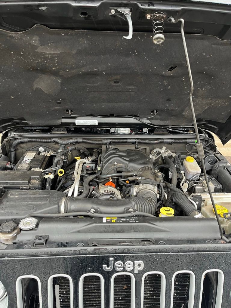 Used 2018 Jeep Wrangler Unlimited Sahara w/ Trailer Tow Group AWD/4WD image 4