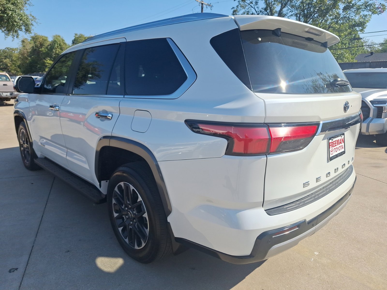 Used 2025 Toyota Sequoia Limited AWD/4WD image 4