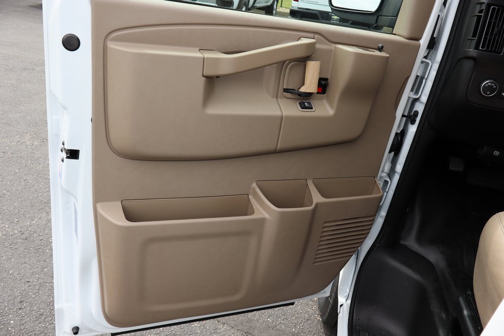 New 2025 Chevrolet Express 3500 w/ Chrome Appearance Package image 15