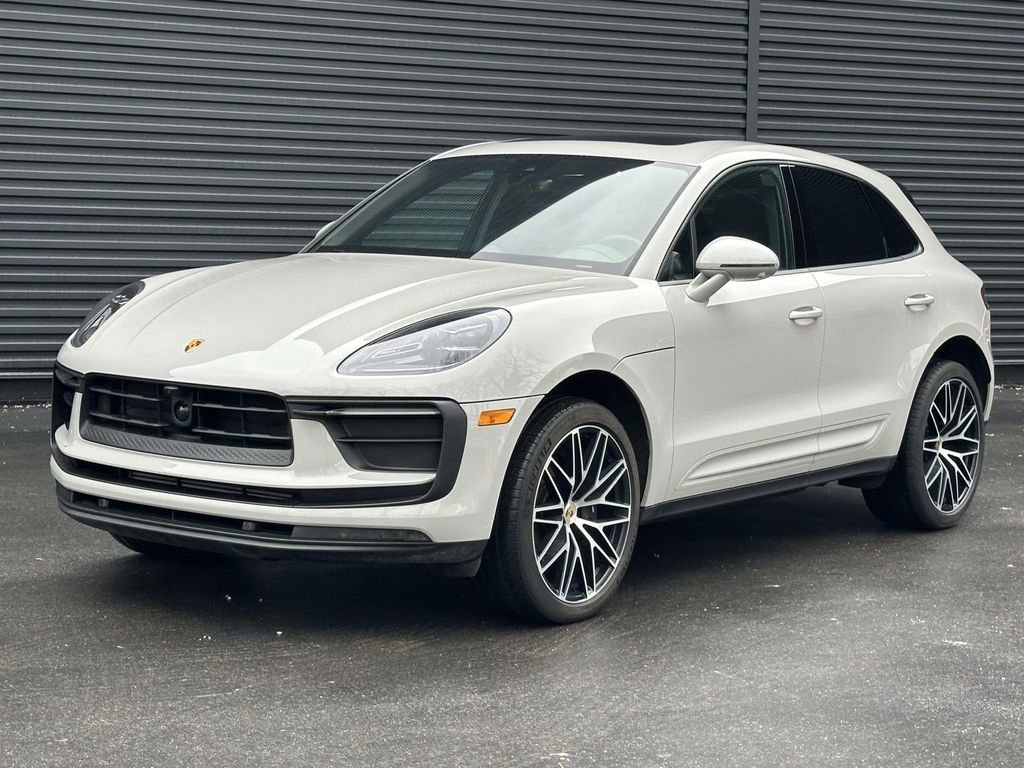 Certified 2025 Porsche Macan image 1