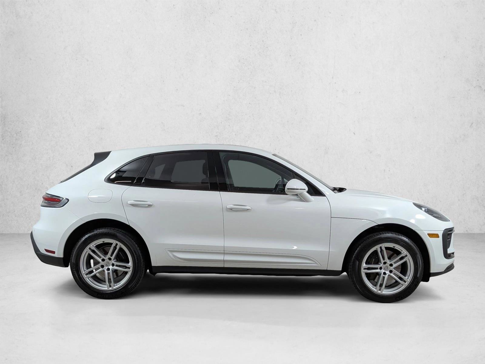 Certified 2025 Porsche Macan Turbo AWD/4WD image 8