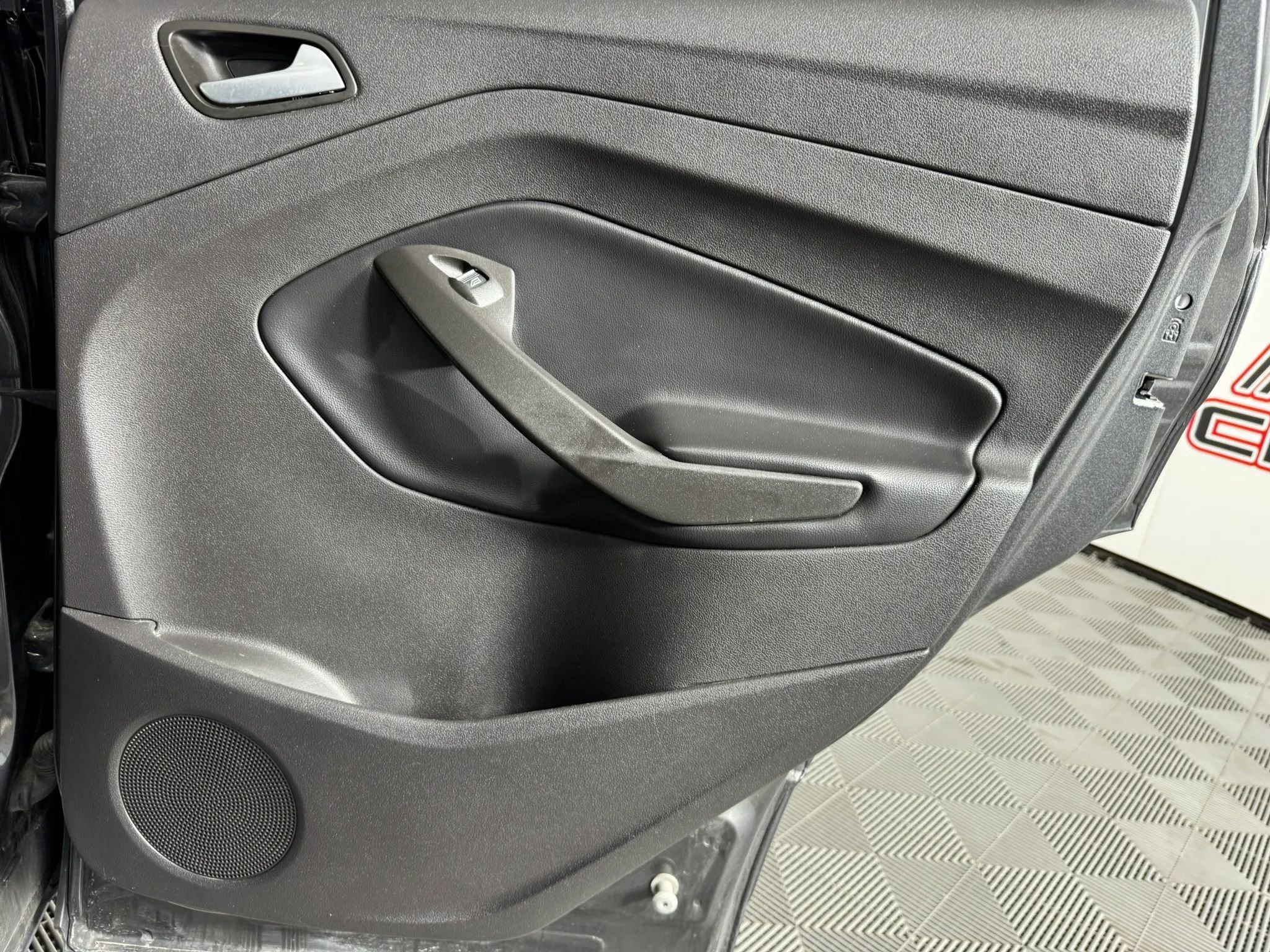 Used 2019 Ford Escape SE FWD image 39