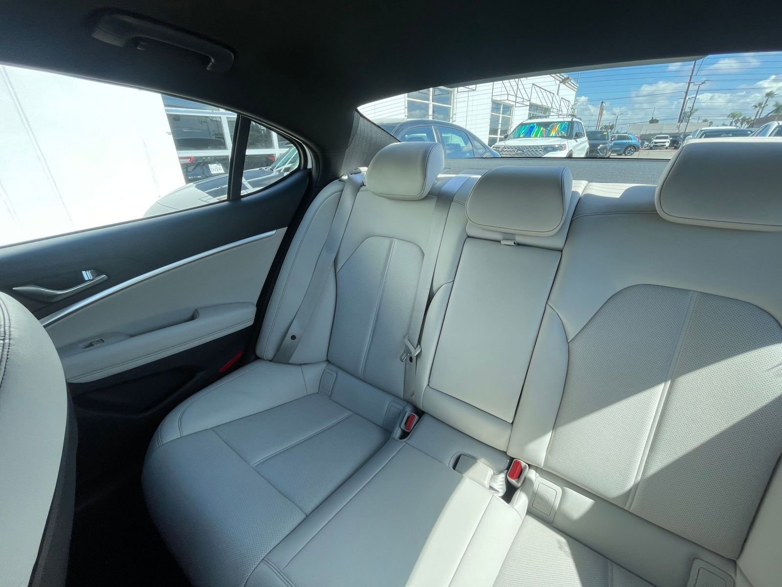 Used 2025 Genesis G70 2.5T image 39