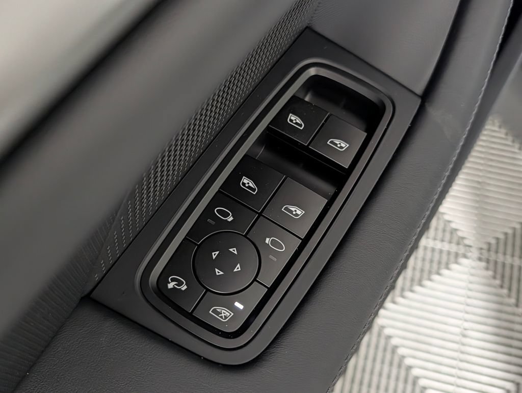 New 2026 Porsche Taycan AWD/4WD image 28