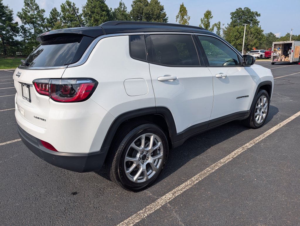 Used 2025 Jeep Compass Limited AWD/4WD image 19
