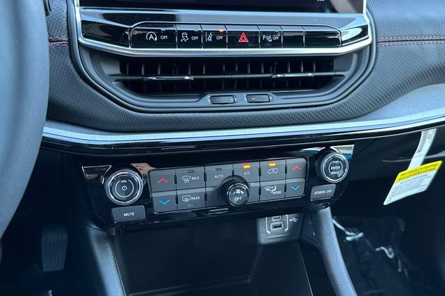 New 2026 Jeep Compass Trailhawk AWD/4WD image 20