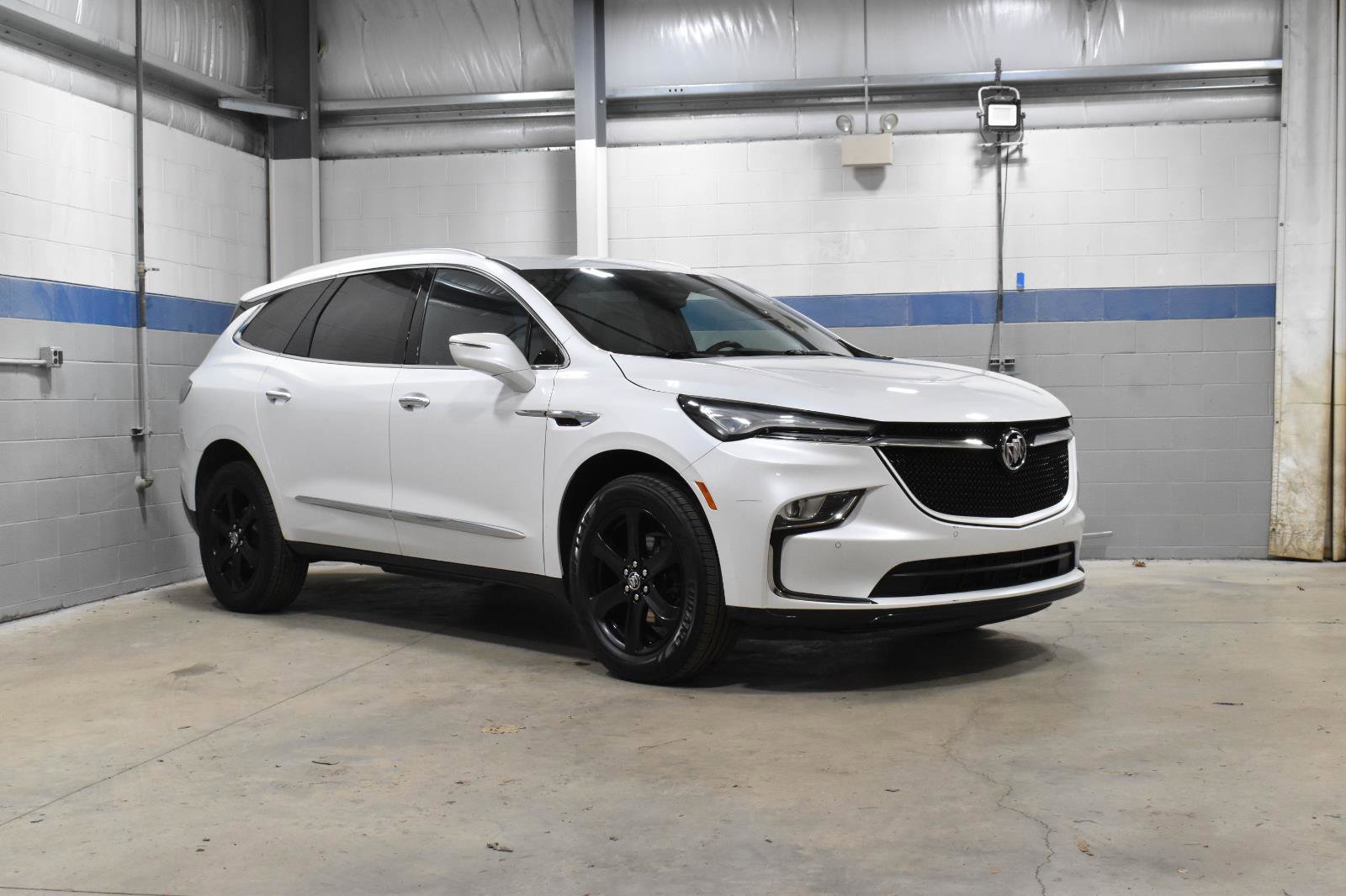 Used 2024 Buick Enclave Essence w/ Sport Touring Edition image 33