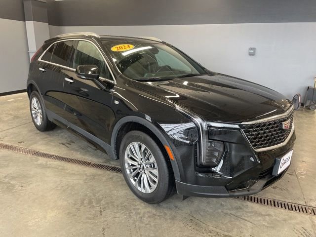 Used 2024 Cadillac XT4 Premium Luxury image 2