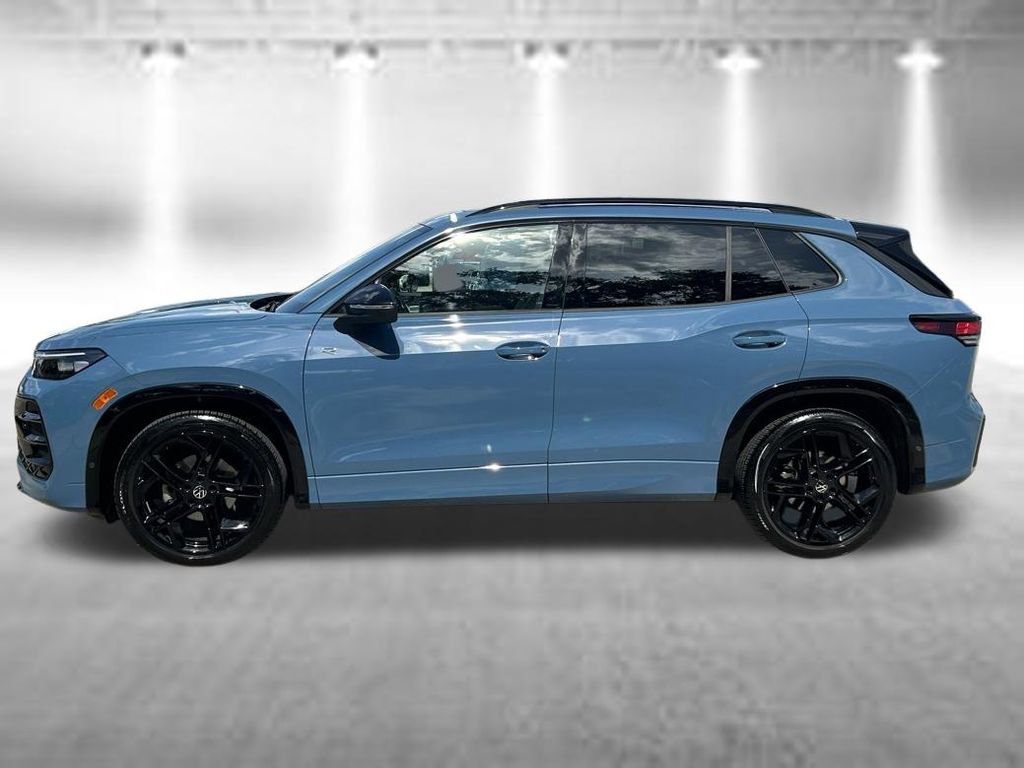 Used 2025 Volkswagen Tiguan SE R-Line FWD image 10