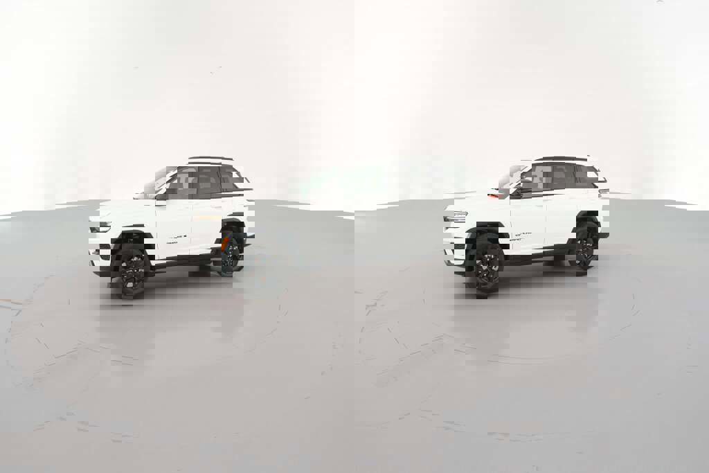 New 2025 Jeep Grand Cherokee Altitude image 5