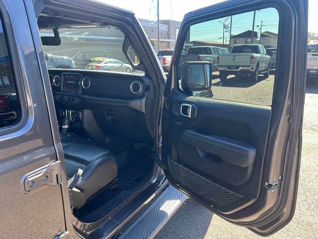 Used 2019 Jeep Wrangler Unlimited Sahara AWD/4WD image 31