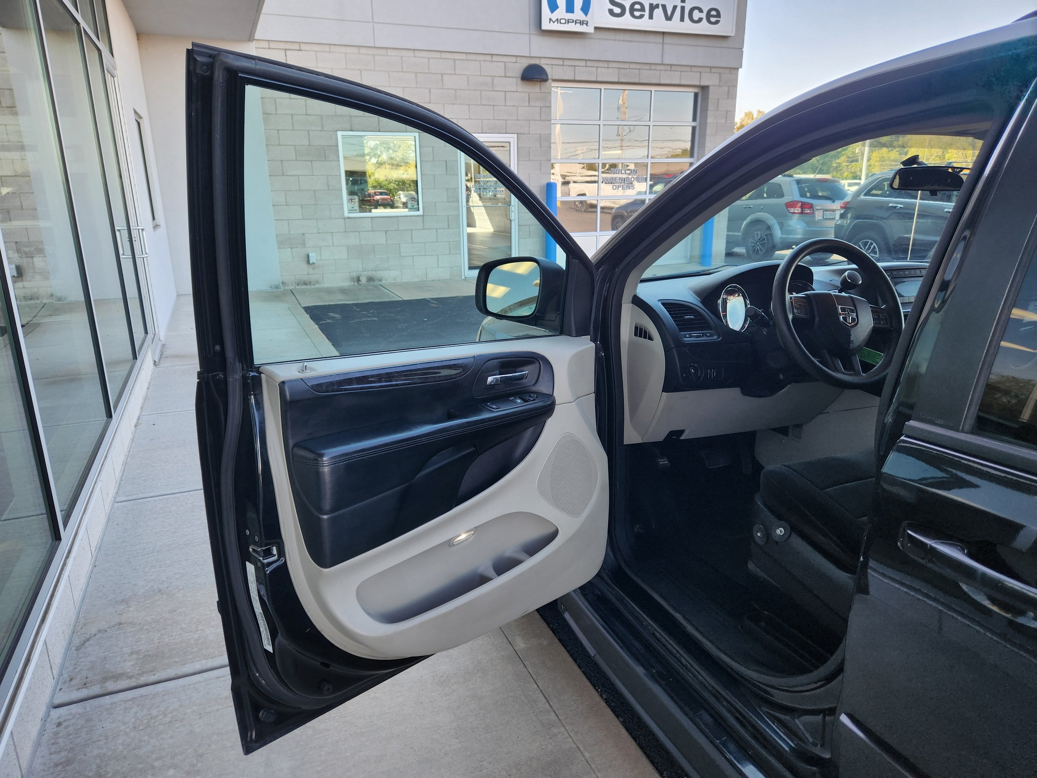 Used 2012 Dodge Grand Caravan SE FWD image 24