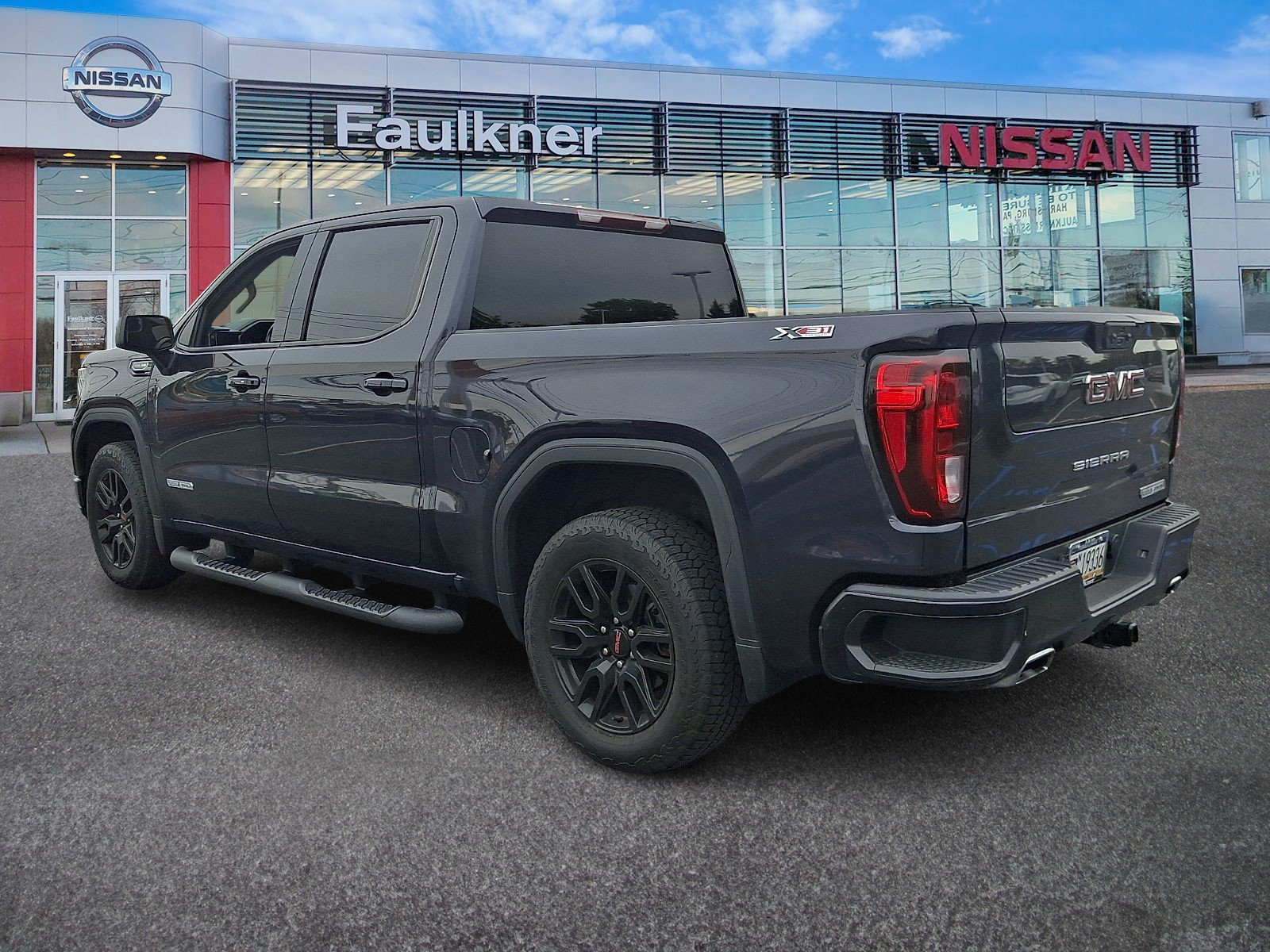 Used 2022 GMC Sierra 1500 Elevation w/ X31 Off-Road Package AWD/4WD image 4