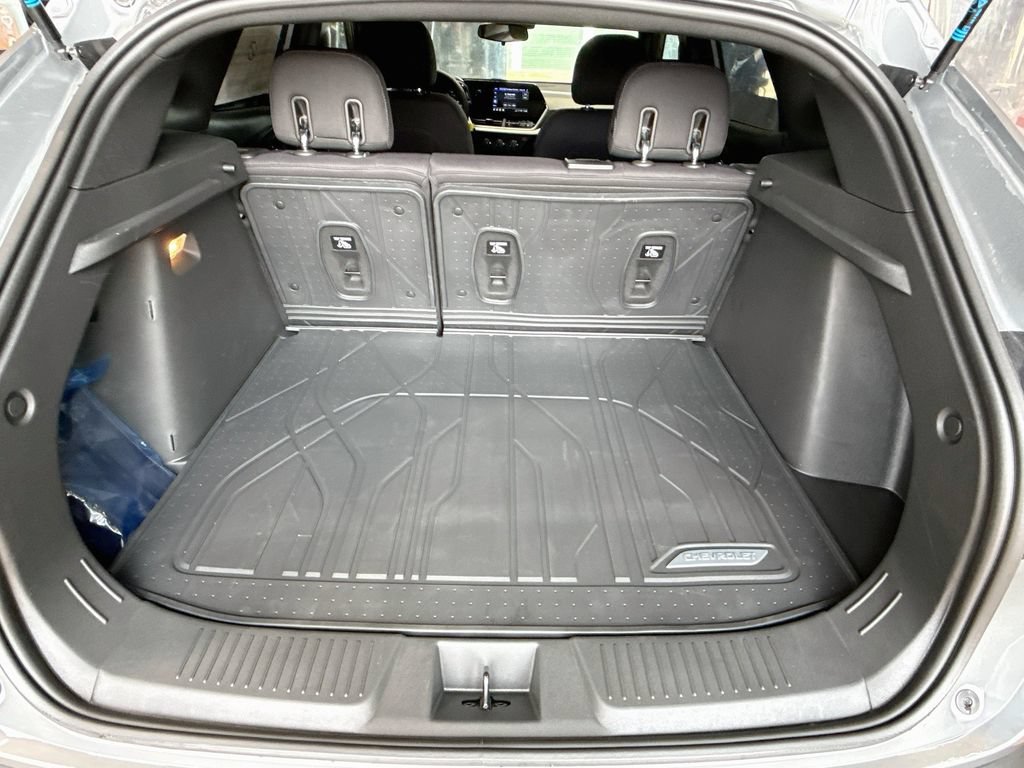 New 2026 Chevrolet Trax RS w/ Sunroof Package FWD image 25
