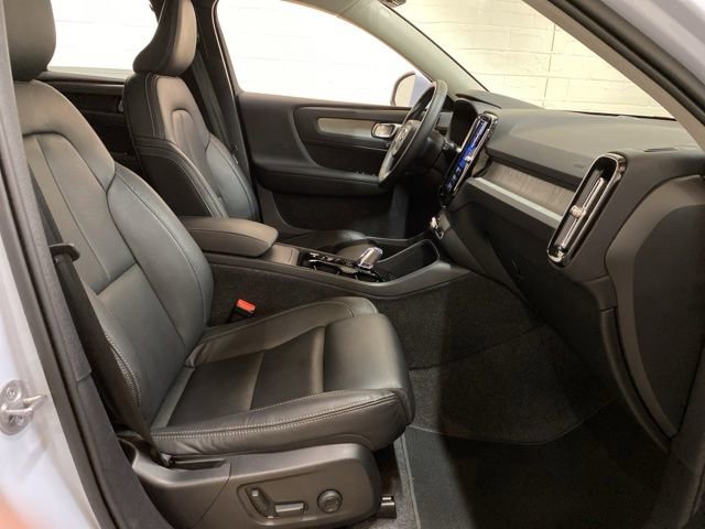 Used 2025 Volvo XC40 B5 Plus AWD/4WD image 84