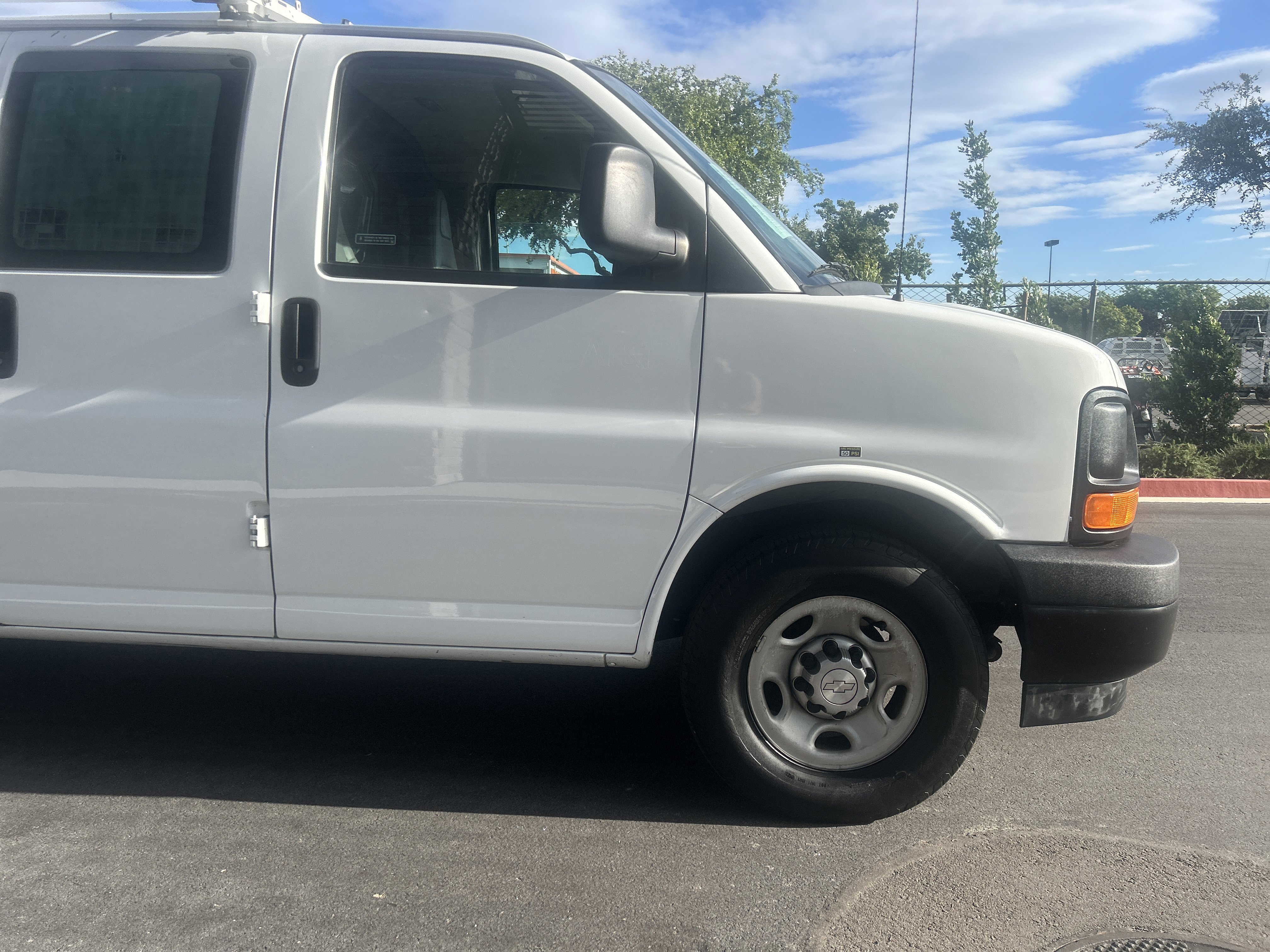 Used 2017 Chevrolet Express 2500 RWD image 8