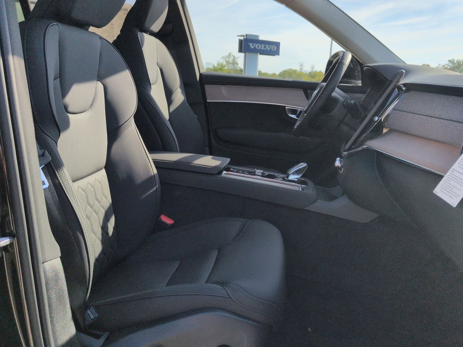 New 2026 Volvo XC90 B6 Plus w/ Protection Package Premier image 28