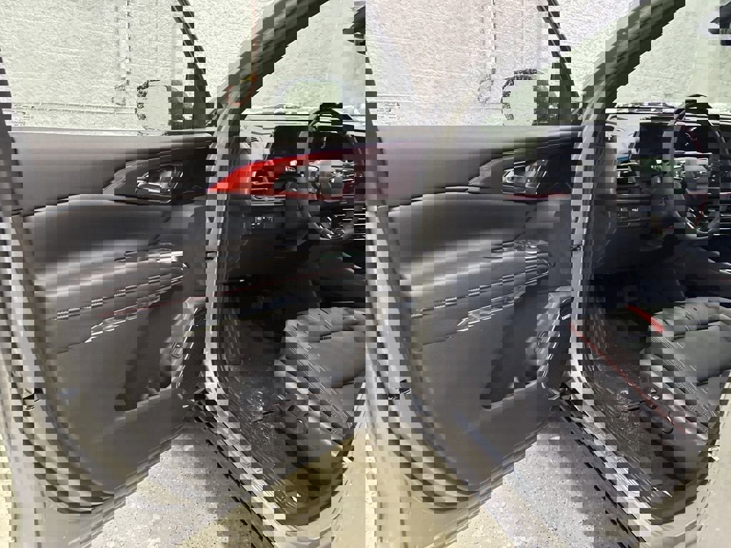 New 2026 Chevrolet Traverse RS image 12