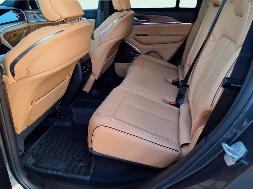 New 2026 Jeep Grand Cherokee Summit image 10