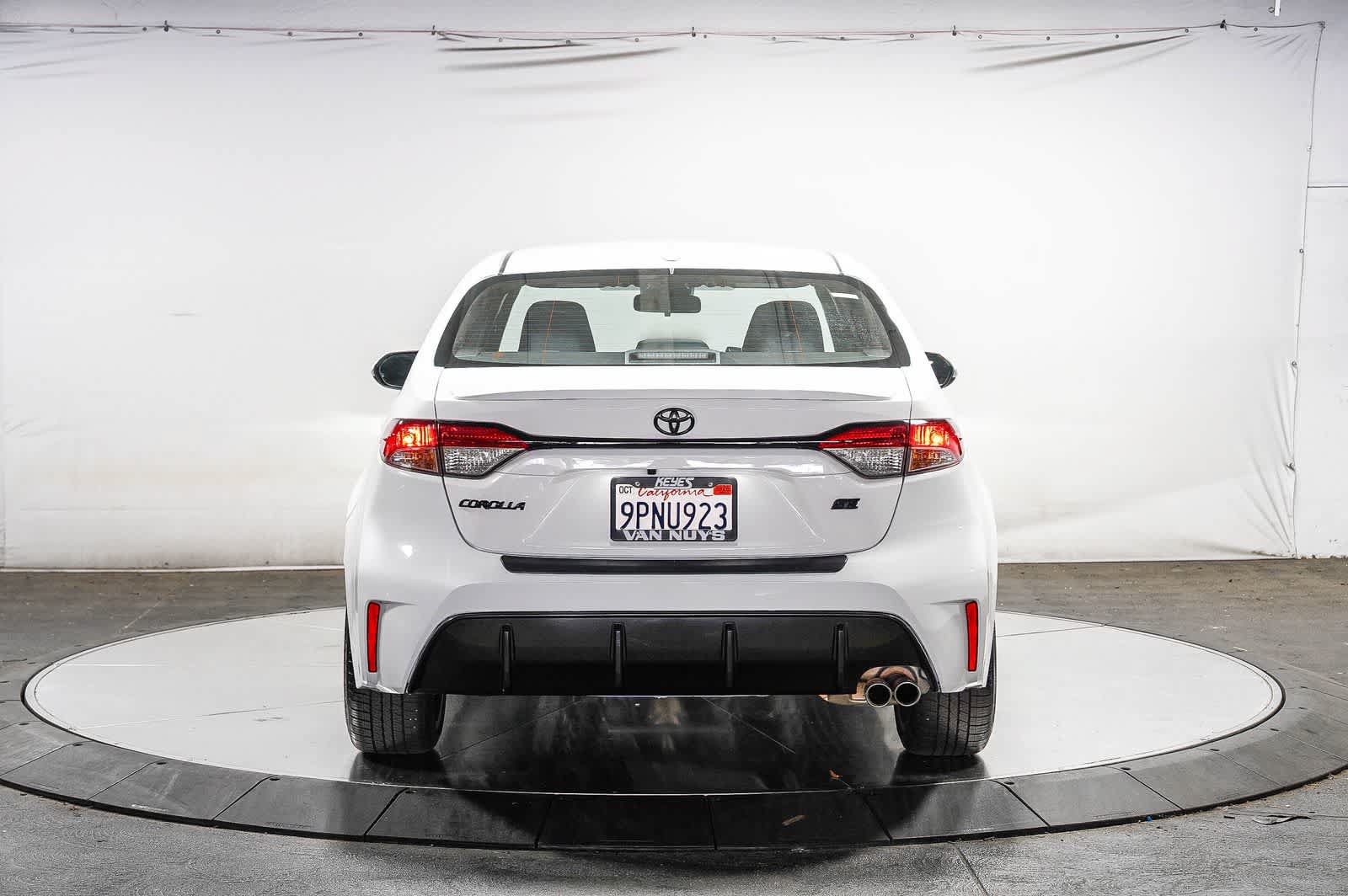 Used 2024 Toyota Corolla SE FWD image 3