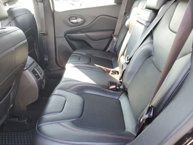 Used 2019 Jeep Cherokee Trailhawk image 13