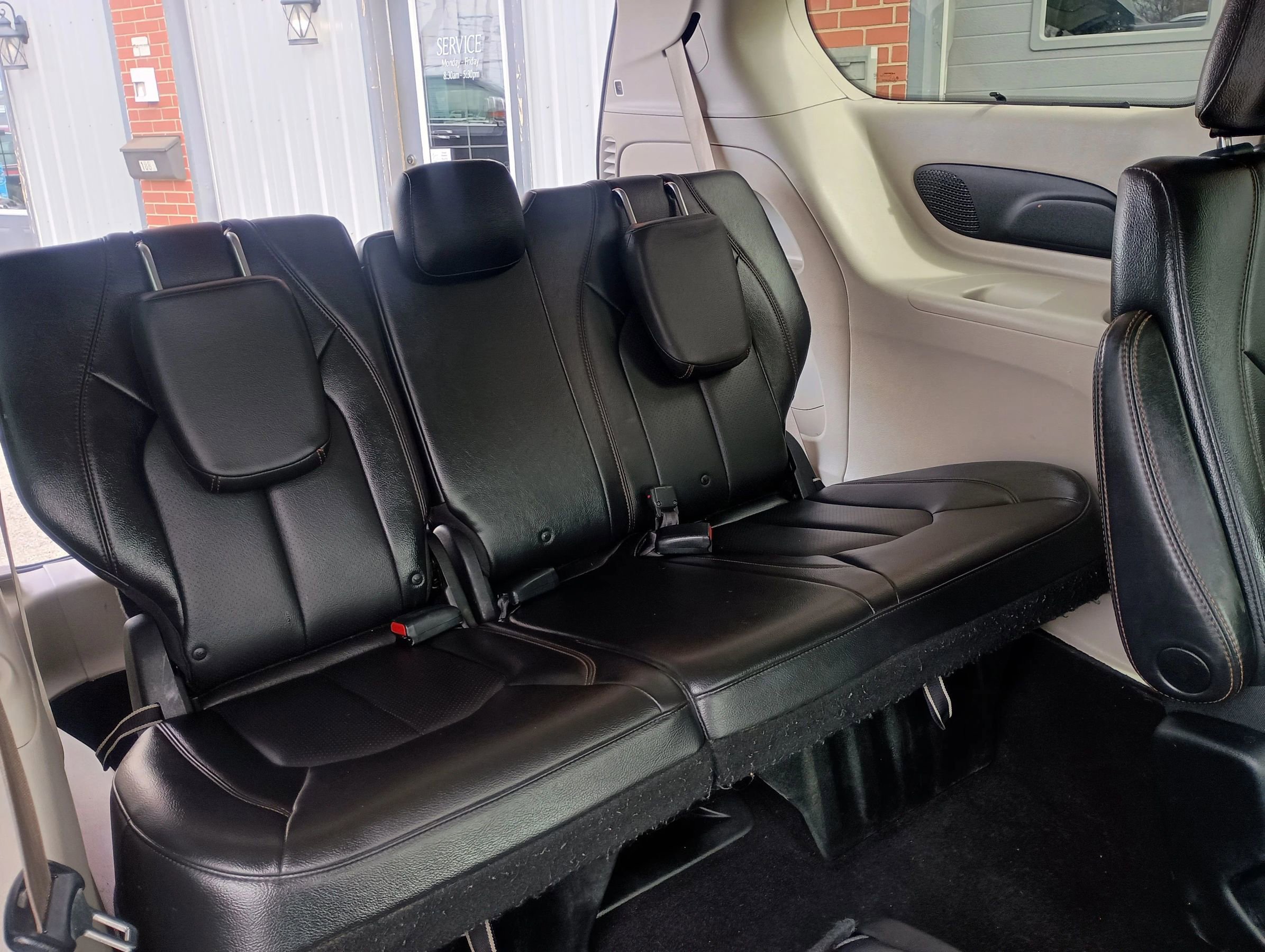 Used 2017 Chrysler Pacifica Touring-L Plus w/ Tire & Wheel Group image 16