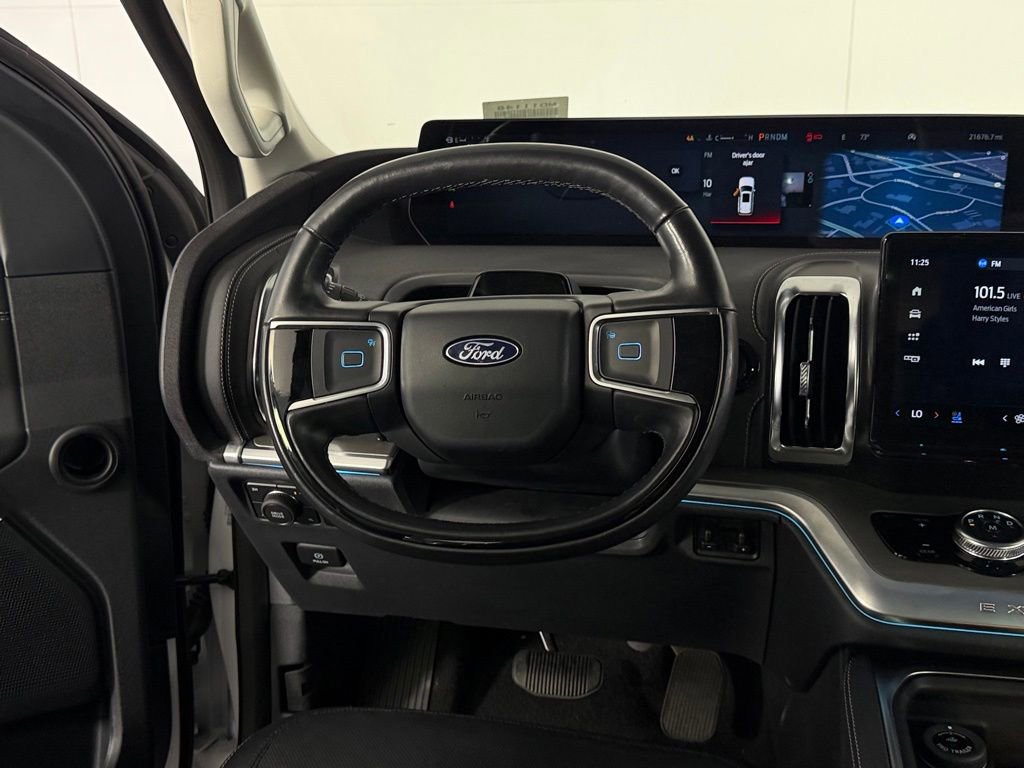 Used 2025 Ford Expedition Platinum w/ Driver's Package AWD/4WD image 12