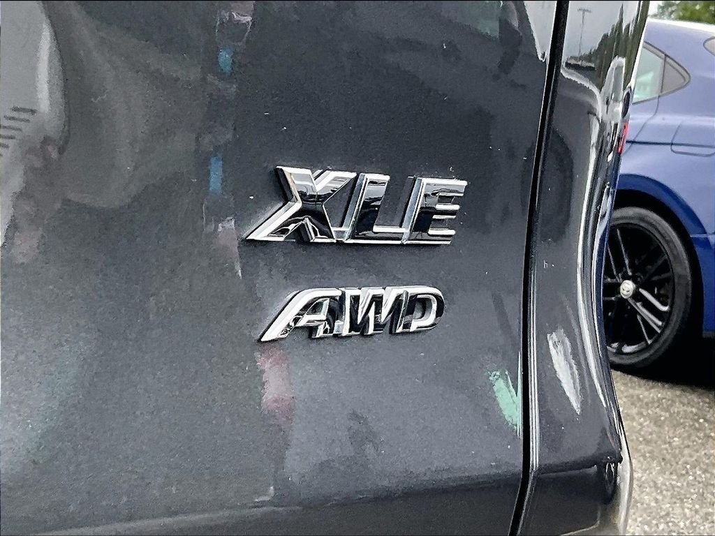 Used 2025 Toyota RAV4 XLE AWD/4WD image 29