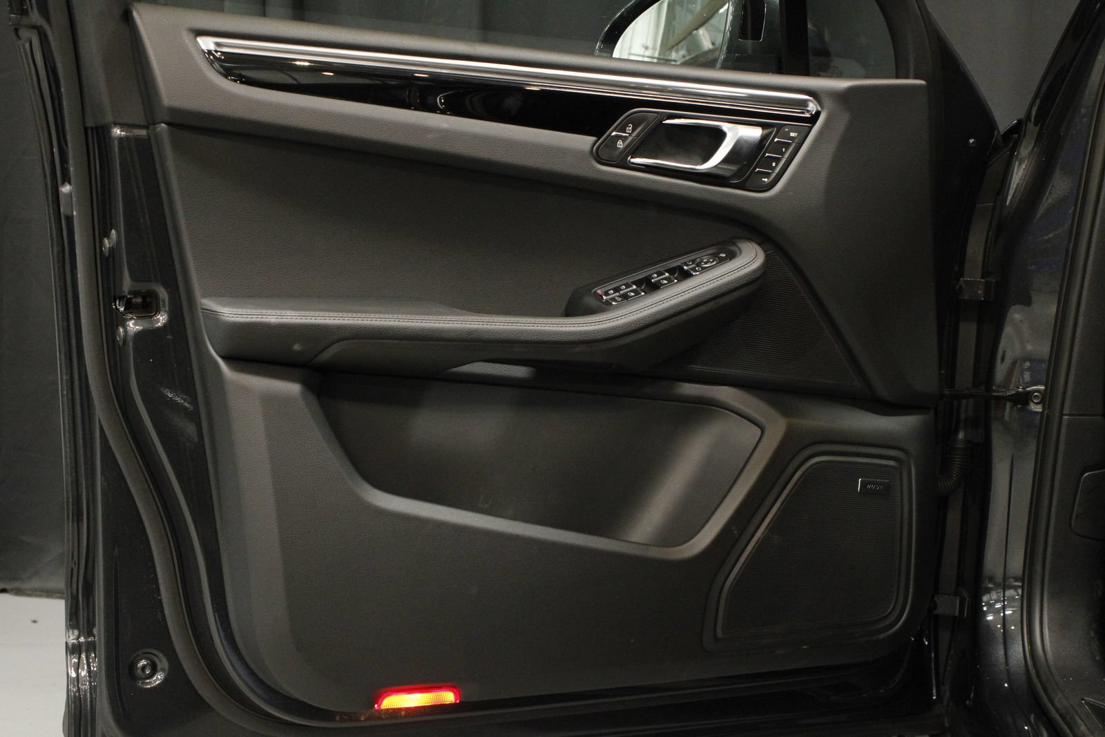 Certified 2026 Porsche Macan AWD/4WD image 15
