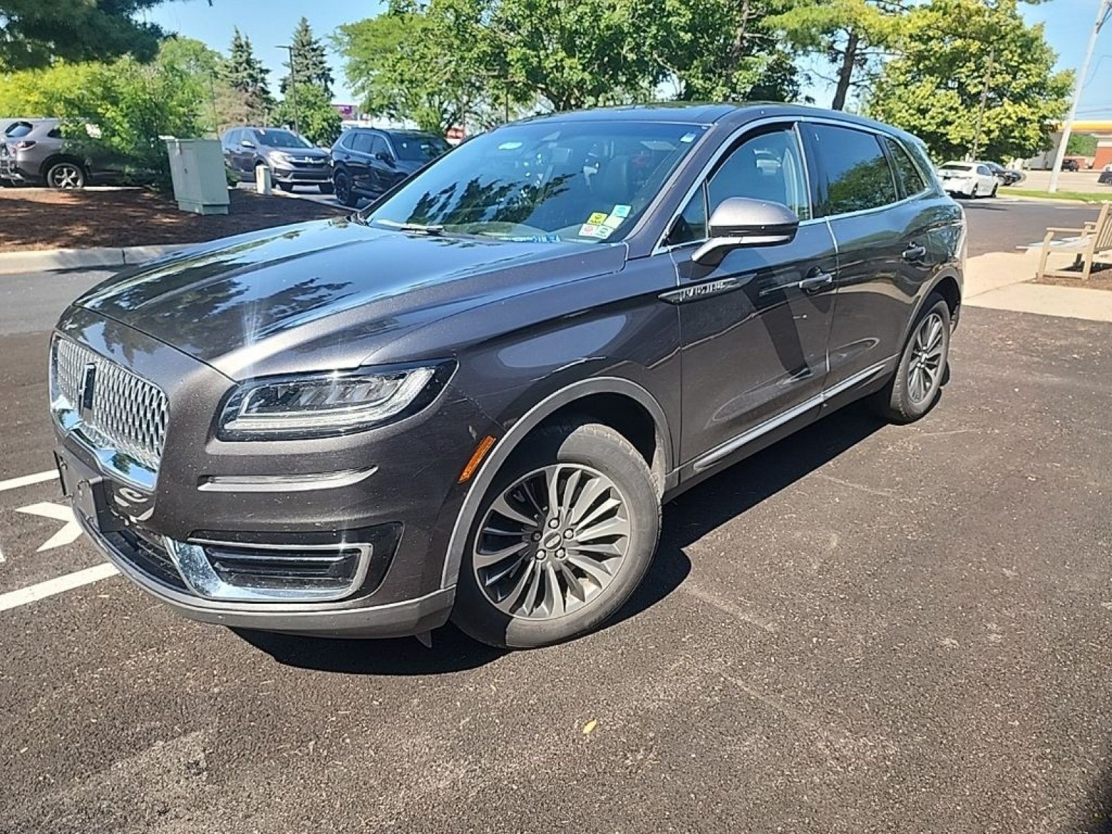 Used 2019 Lincoln Nautilus Select AWD/4WD image 2