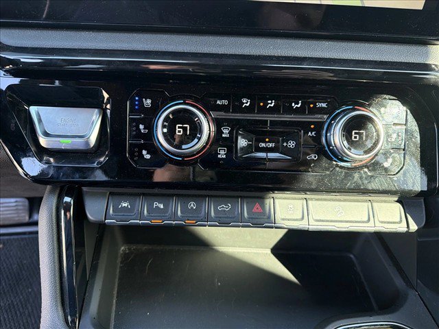 Used 2025 GMC Sierra 1500 AT4 w/ AT4 Premium Package AWD/4WD image 15