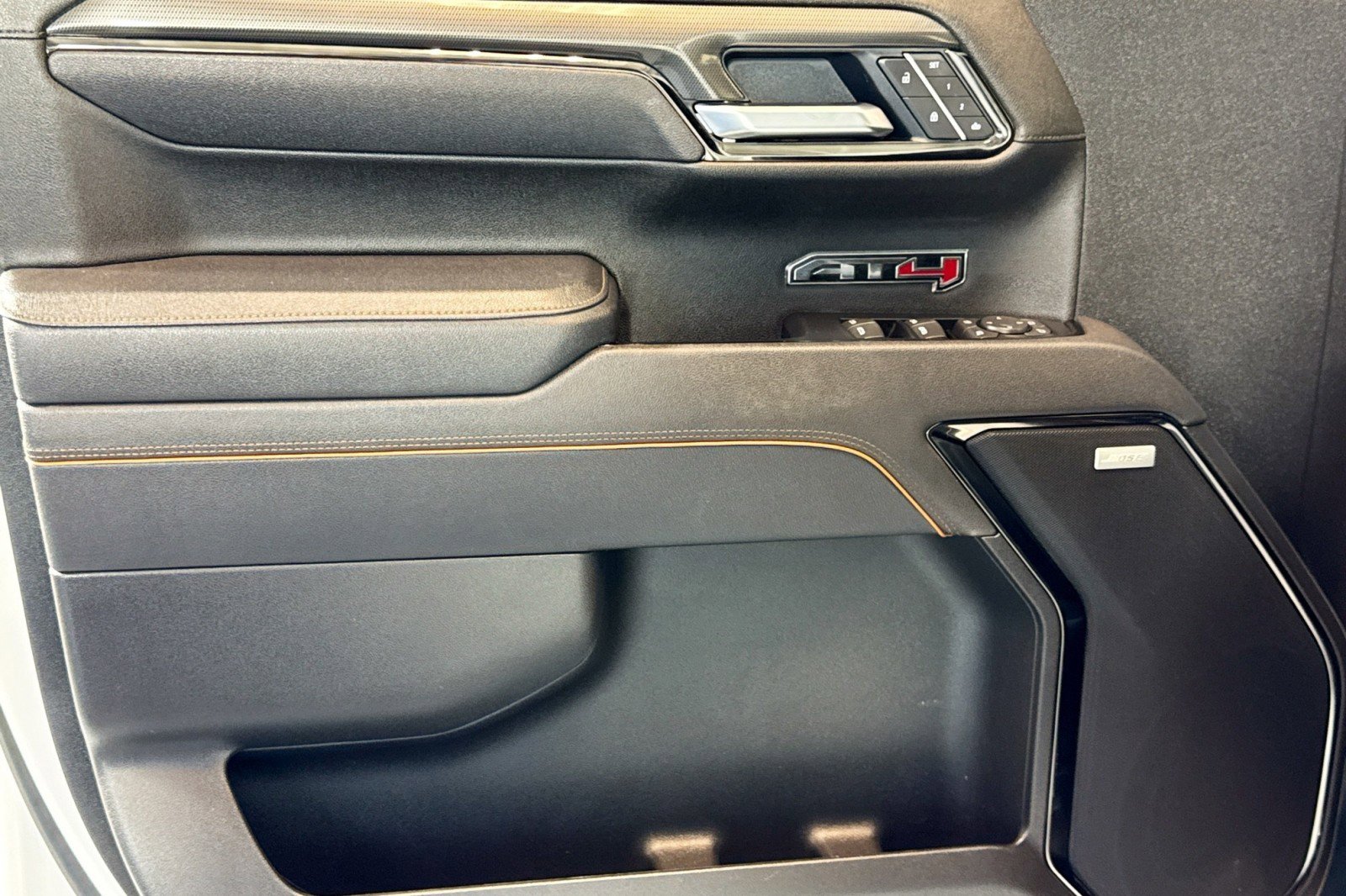 Used 2025 GMC Sierra 1500 AT4 image 17