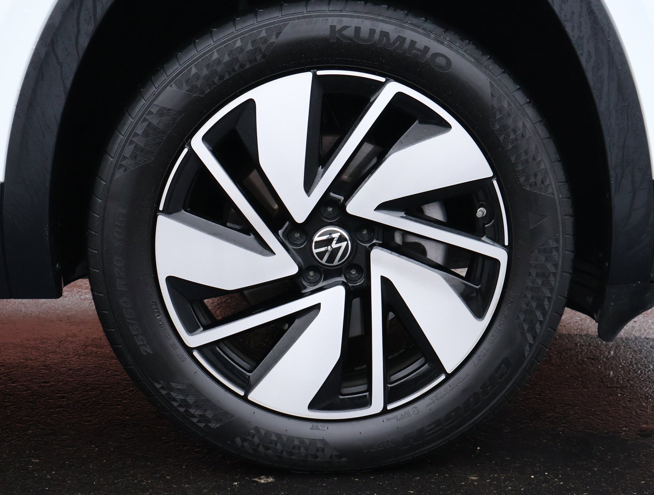 Used 2025 Volkswagen Atlas SE image 24