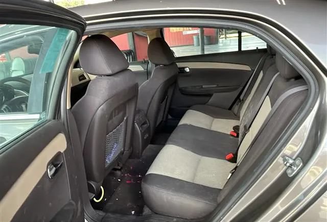 Used 2010 Chevrolet Malibu LS FWD image 4
