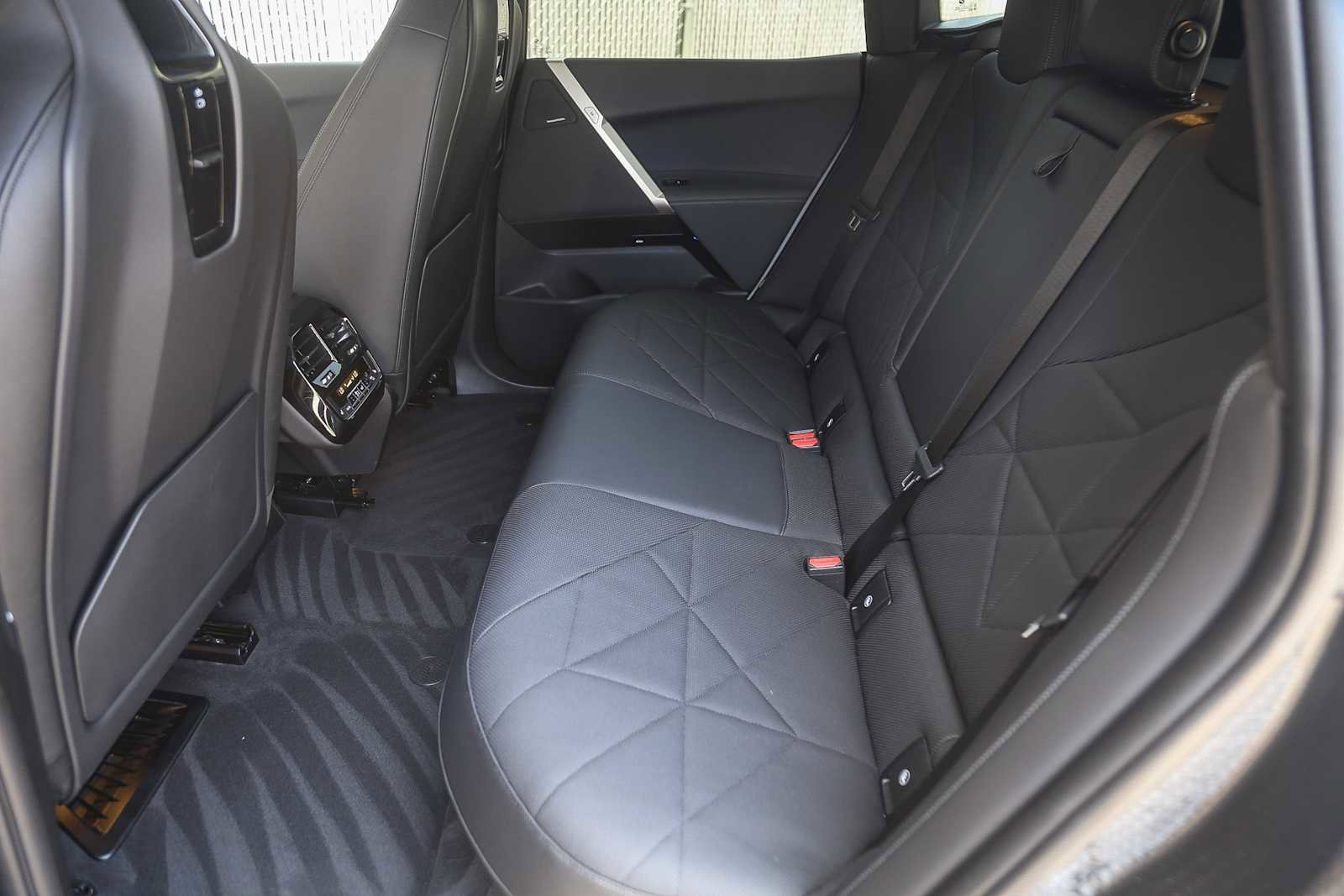 Used 2025 BMW iX xDrive50 image 15