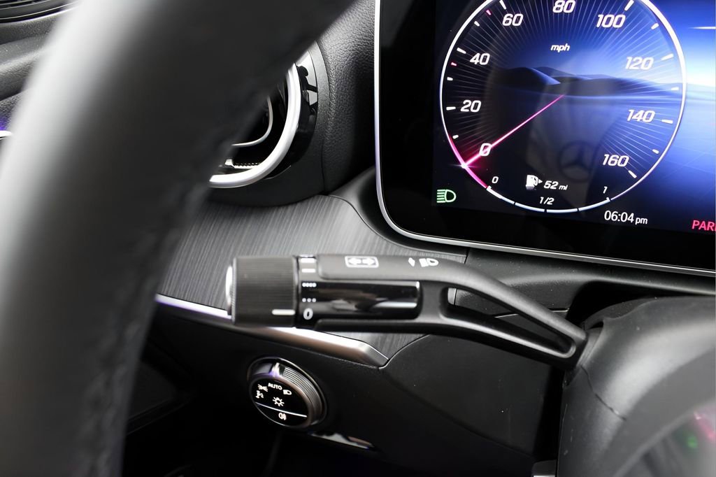 Used 2025 Mercedes-Benz C 300 Sedan image 28