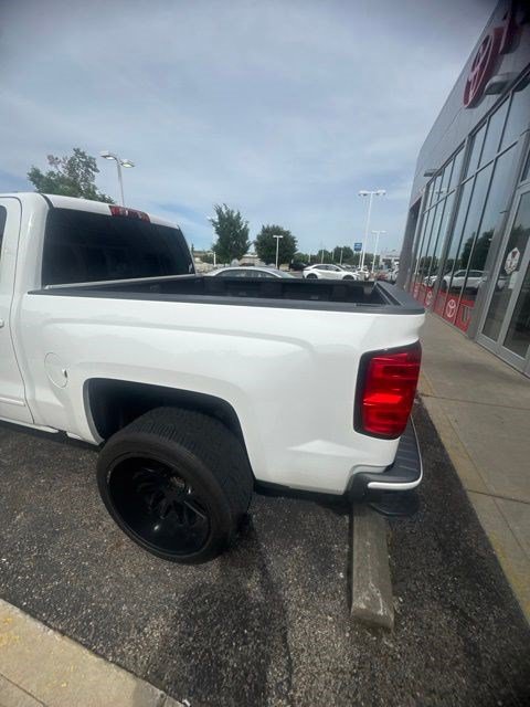 Used 2018 Chevrolet Silverado 1500 LT w/ All Star Edition AWD/4WD image 9