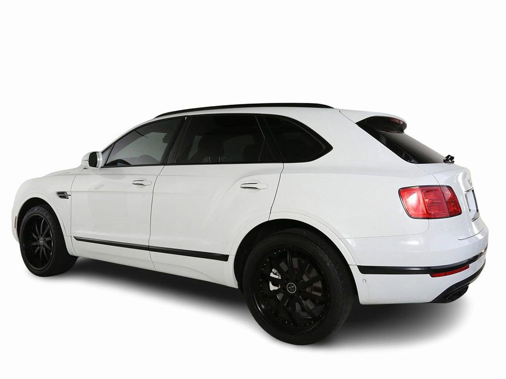 Used 2017 Bentley Bentayga image 12