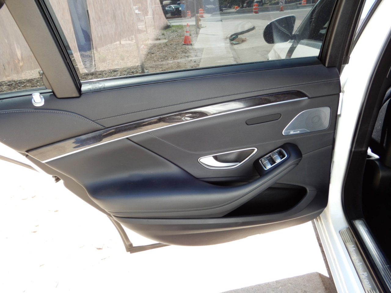 Used 2017 Mercedes-Benz S 550 Sedan image 18