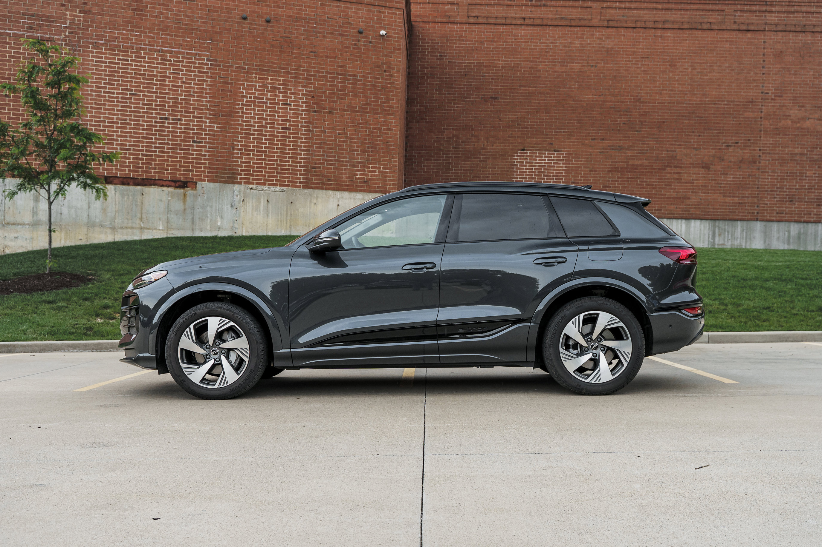 Used 2025 Audi Q6 e-tron Premium Plus w/ Premium Plus AWD/4WD image 6