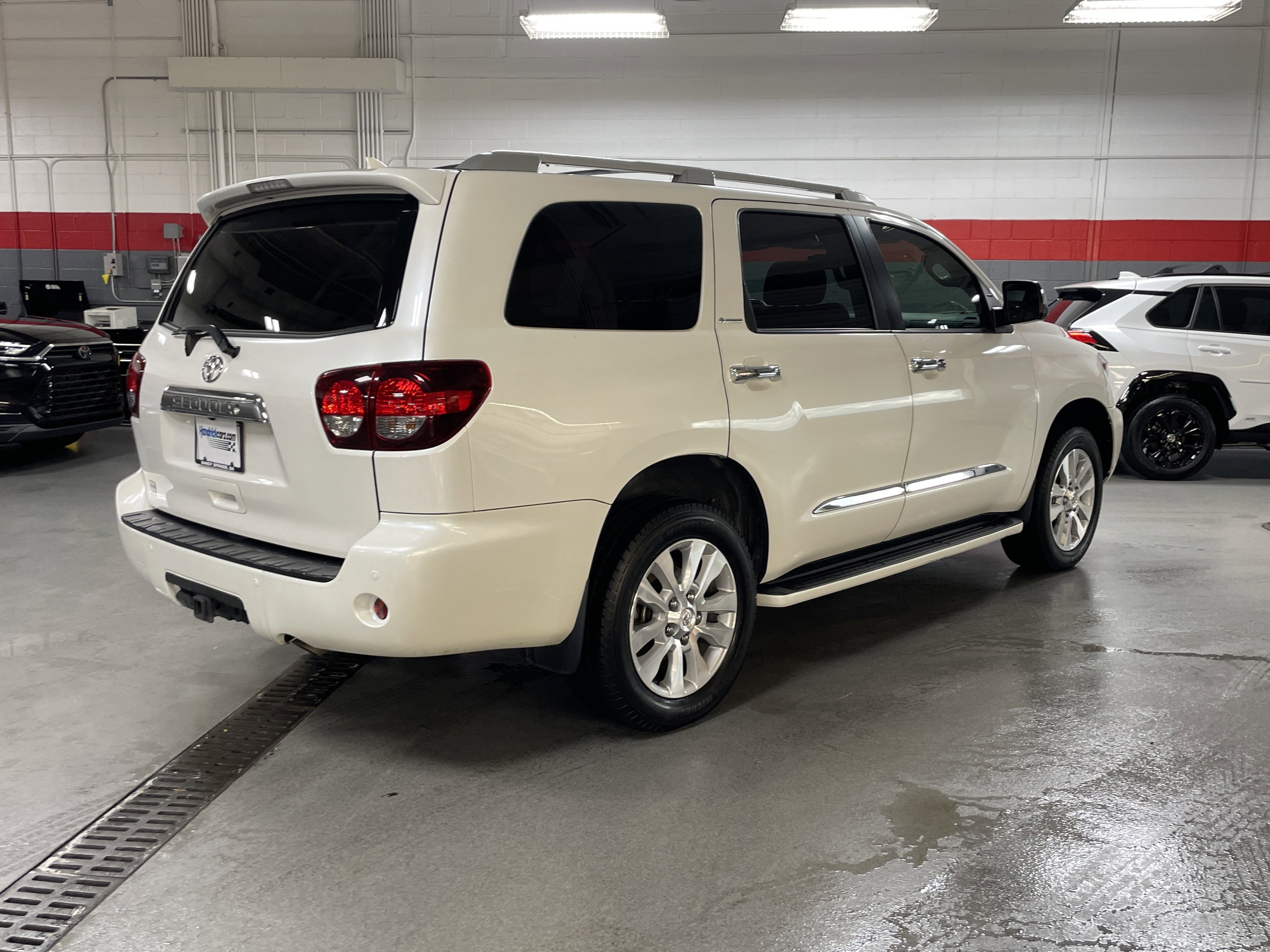 Certified 2019 Toyota Sequoia Platinum image 10