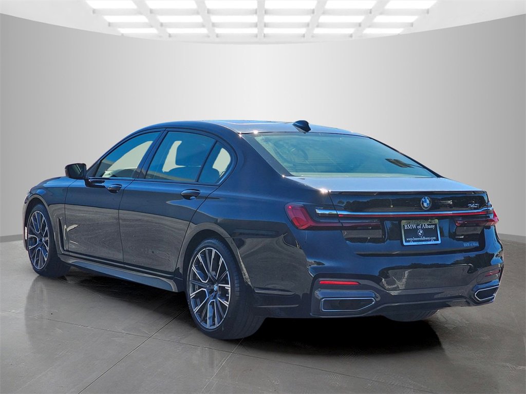 Used 2022 BMW 740i w/ M Sport Package image 4